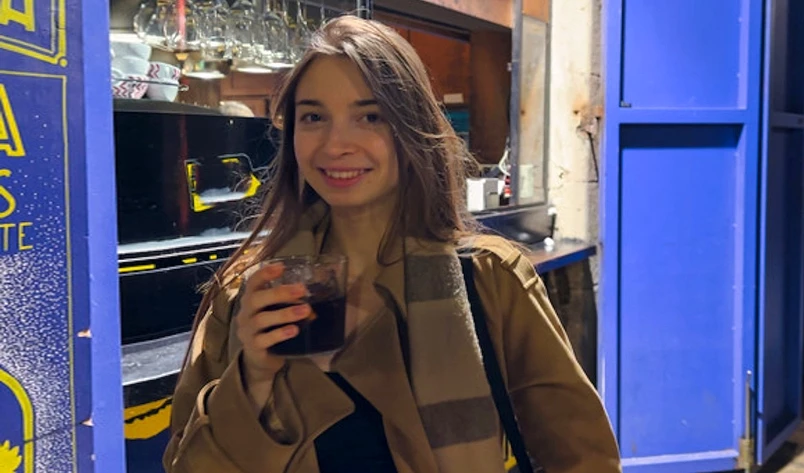 Напоил сочную красотку бухлом и жестко отодрал пьяную киску до сквирта!