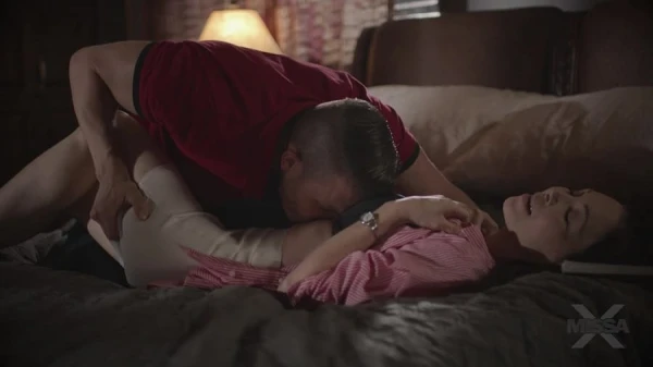 Пасынок вышел из тюрьмы и сразу выебал новую маму и наградил мачеху спермой! (Русский перевод 2025)