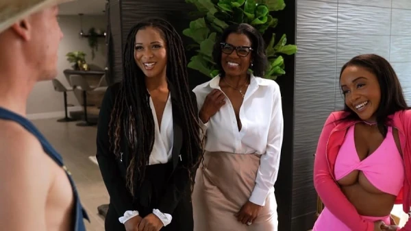 Деревенский Ваня приехал в город — хозяйка София вместе с подругами получила 25 см в анал вместо этикета! (Русский перевод)